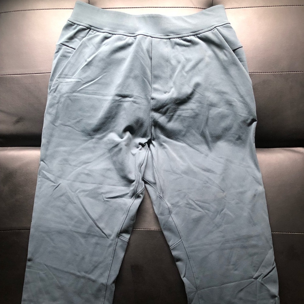 Men’s lululemon Cropped Pants Sz Medium